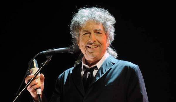 Bob Dylan a jeho literární přínos: TOP 7 nejsilnějších písňových textů laureáta Nobelovy ceny