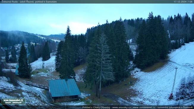 WebCam Archiv: Železná Ruda - údolí Řezné pod sjezdovkami Belveder, pohled k Samotám