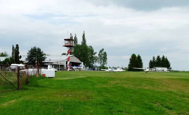 Soubor:Tábor Airport (06).jpg – Wikipedie