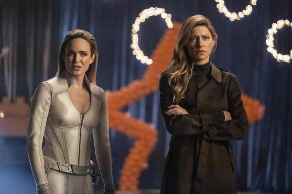 Legendy zítřka - Hey, World! - Z filmu - Caity Lotz, Jes Macallan