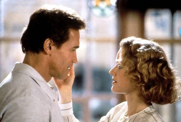 KINDERGARTEN COP, Arnold Schwarzenegger, Penelope Ann Miller, 1990, Universal / Courtesy: Everett Collection