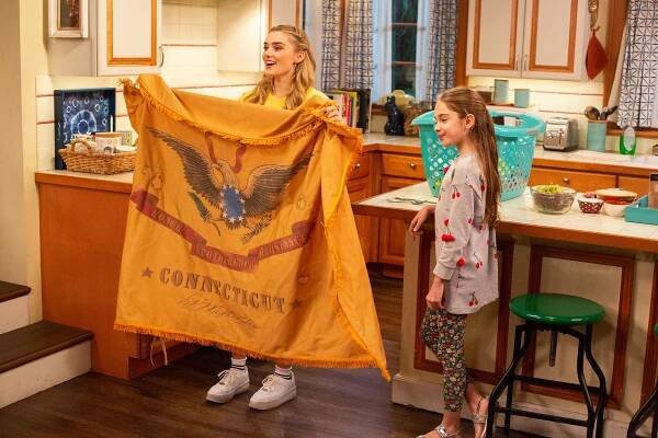 Americká manželka - Mámina paráda - Z filmu - Meg Donnelly, Julia Butters