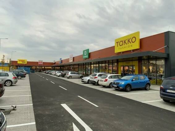 Retail park Senec - Traxial