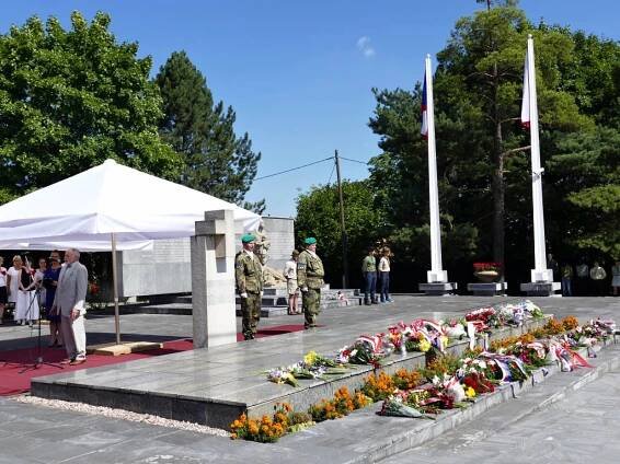 OBRAZEM: Uctili památku obětí nacistické zvůle