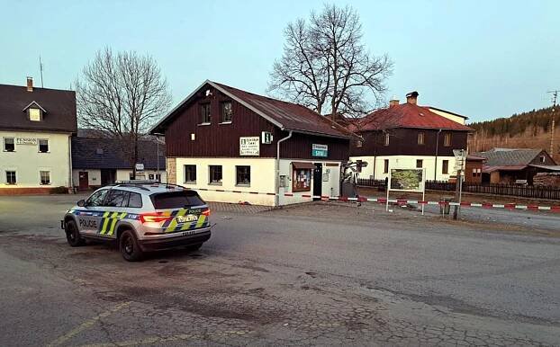 Kdo byli muži, kteří vyhodili do vzduchu bankomat? | Krimi Plzeň