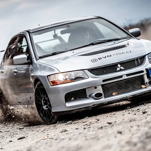 Rally jízda v Mitsubishi Lancer EVO IX: 15–60 min. řízení či spolujízdy