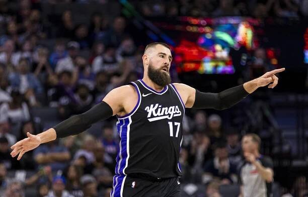 Jonas Valanciunas, Sacramento Kings player #17, playing in a game.