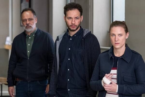 Olivier Cabassut, Ali Marhyar, Yeelem Jappain - Policajtka Barbie - Comme on fait son lit on se couche - Z filmu