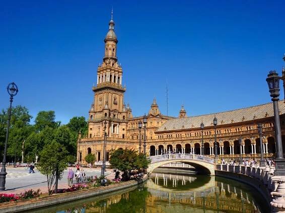 You spend a rest day in Seville, the capital of Andalusia, and enjoy the southern Spanish flair of its alleys and shops.