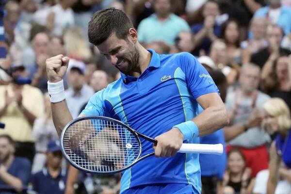VIDEO Toto dokážu len skutoční majstri! Novak Djokovič dostal divákov do varu nevídaným trikom – Tenisový Svet