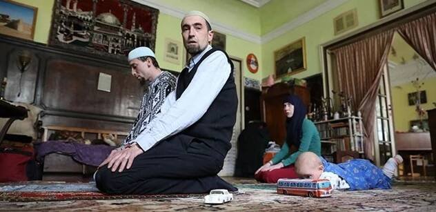 U brněnských muslimů. Jeden vyhlásil čajový džihád, druhý nadává na Zemana a jeho prasárny