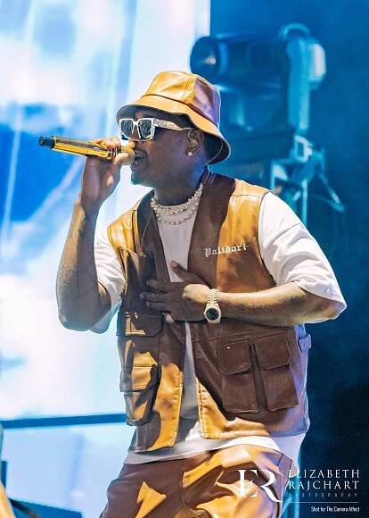 R&B | The Camera Affect