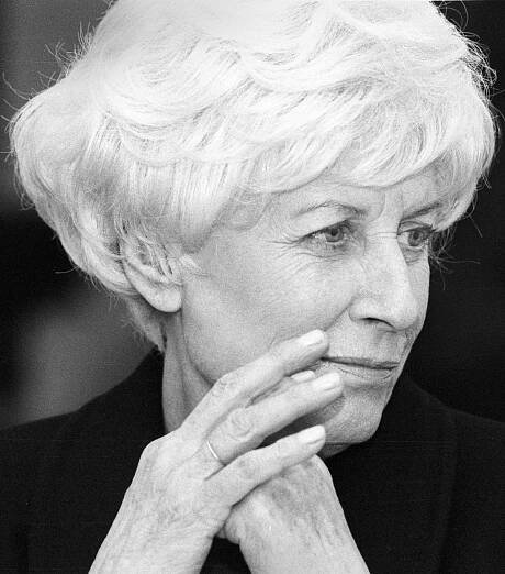 Soubor:Olga Havlová - portrét (cropped).jpg – Wikipedie