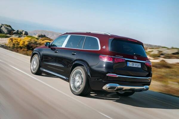 Rolls-Royce Cullinan má problém – Mercedes představuje superluxusní terénní Maybach