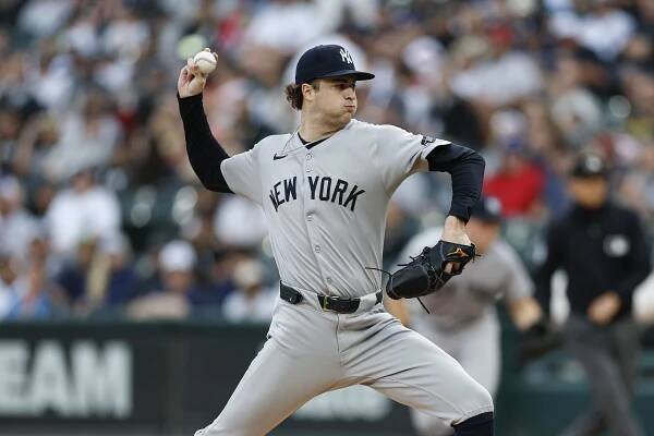 New York Yankees pitcher Cam Schlittler pitching a baseball.