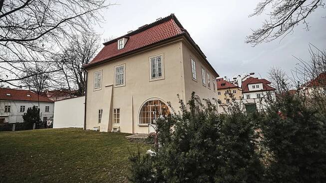 Dva domovy Jana Wericha. Kromě pohádkové chaty žil i v bývalé koželužně