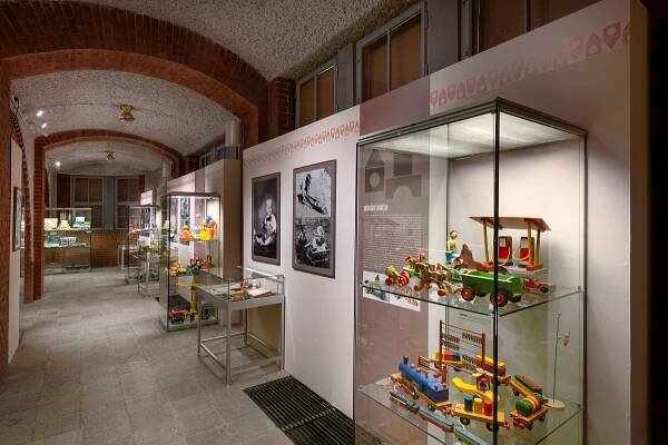 Kouzlo hraček - výstava - Muzeum východních Čech v Hradci Králové