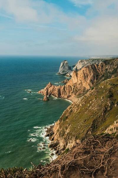 Rozeklané pobřeží na Cabo da Roca - Photo by Julia Solonina on Unsplash