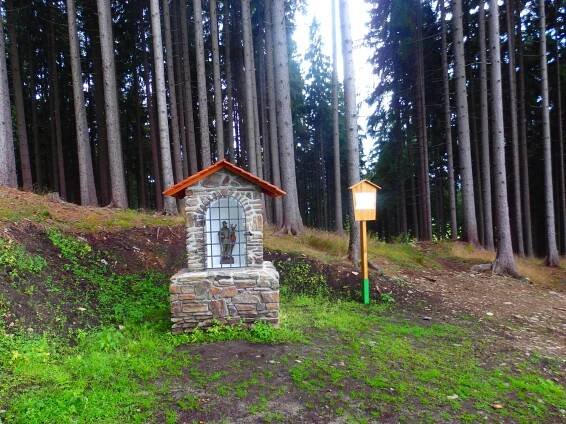 Fotogalerie • Výklenková kaple sv. Huberta (Výklenková kaple, kaplička) • Mapy.com