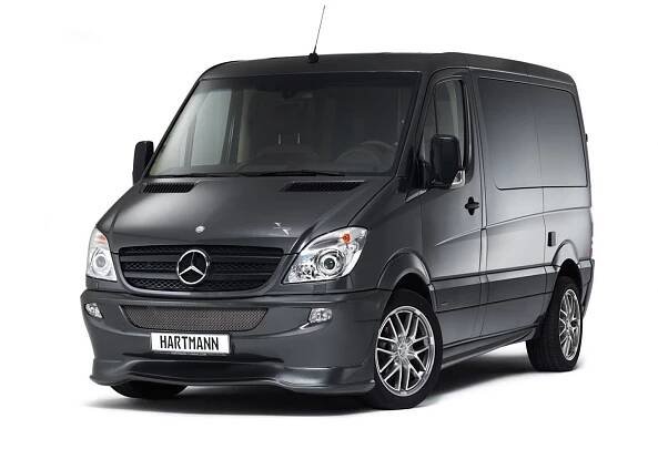 Hartmann proměnil dodávku Mercedes-Benz Sprinter v soukromý Air Force One | Hospodářské noviny (HN.cz)
