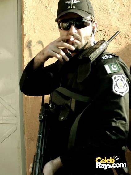 Hamza Ali Abbasi smoking