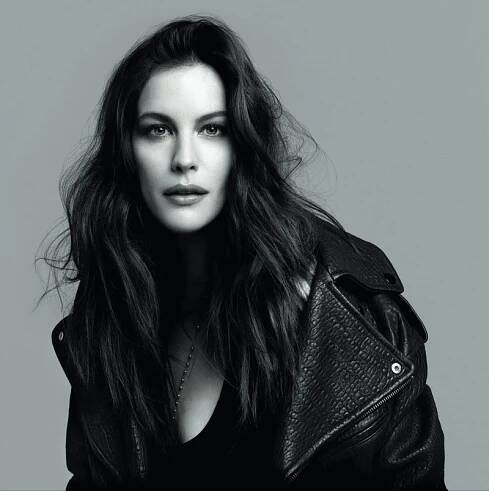 Galerie: Úžasná Liv Tyler v klipu pro Givenchy | Elle.cz
