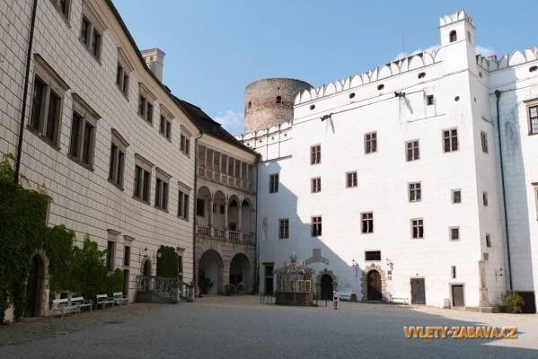 Státní hrad a zámek Jindřichův Hradec – třetí největší zámecký komplex v ČR