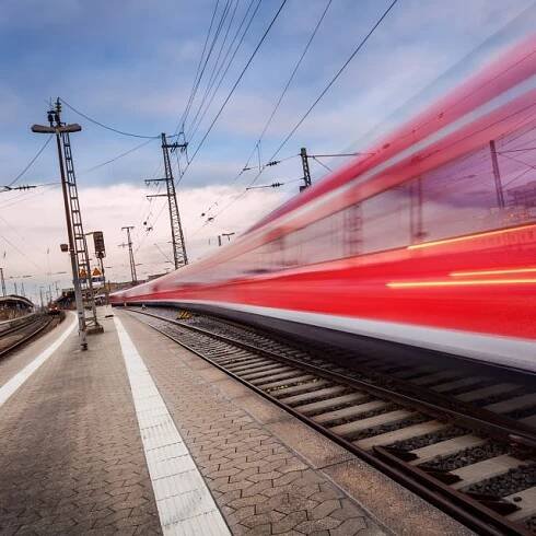 Bude mít Česko v budoucnu vlastní síť vysokorychlostních vlaků,  jaké jezdí například ve Francii nebo Německu? | foto: Profimedia