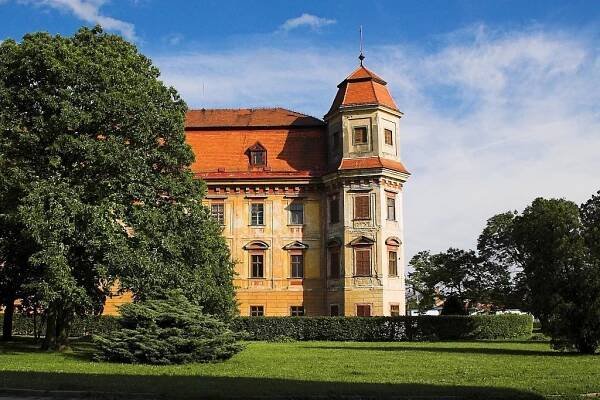 Holešovský zámek