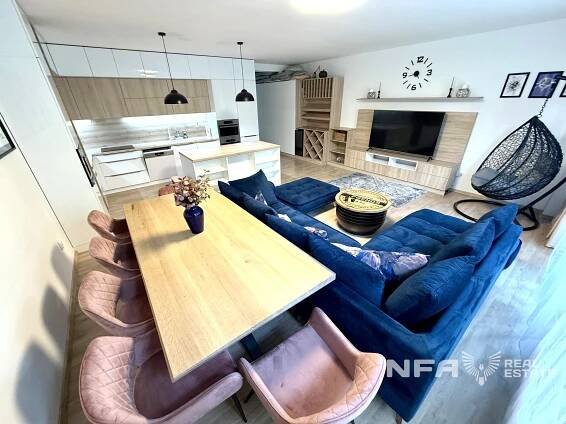 Štýlový 3-izbový byt s terasou, jacuzzi a parkovaním