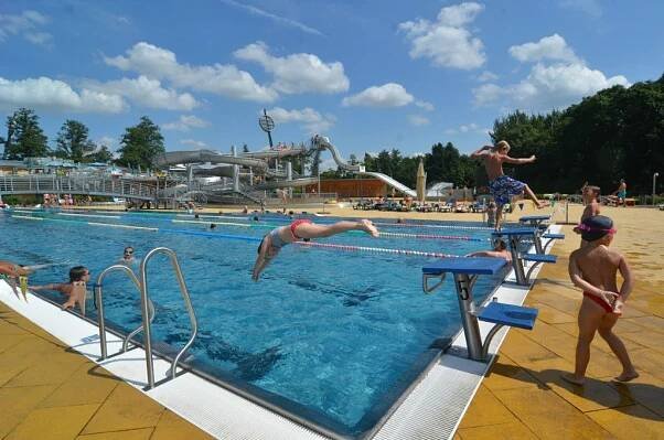 Koupaliště a wellness studio Flošna - sportovní zařízení - Hradec Králové