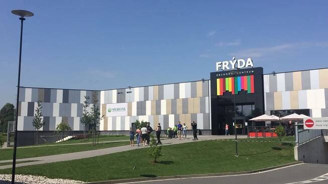 Anonym nahlásil bombu v obchodním centru Frýda