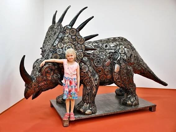 Steel Art Museum na Starém Městě: úžasný svět sci-fi, pohádek, komiksů i luxusních aut