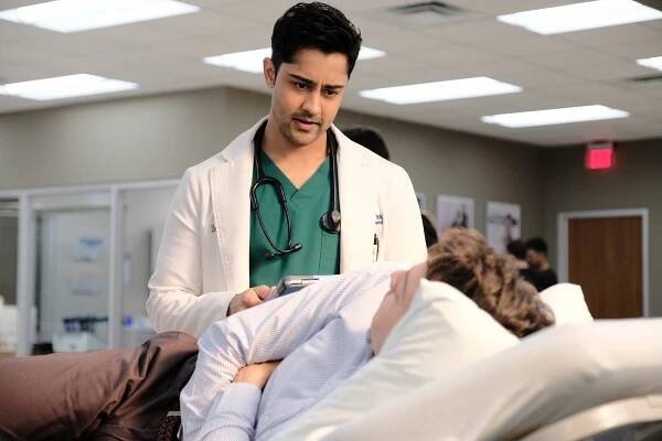 Doktoři - Královny - Z filmu - Manish Dayal
