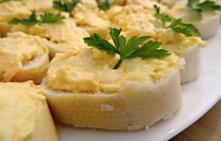 Recept : Česnekovo-sýrová pomazánka s mrkví