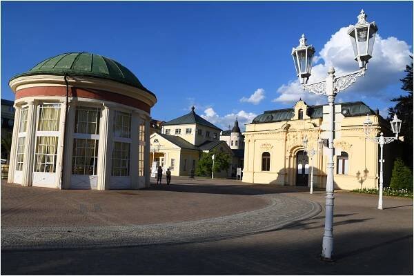 Galerie pro Ústečtí byli ve Františkových Lázních, senioři z Trmic míří do Sezimova Ústí 