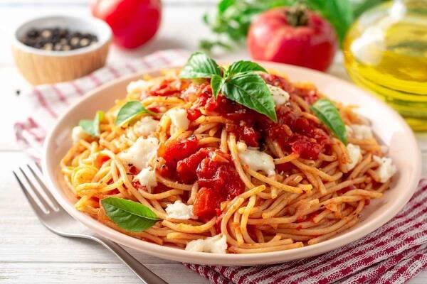 Zapečené špagety Caprese