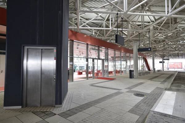 Dříve byla pro ostudu, dnes se jimi města chlubí. Autobusová nádraží mají nový kabát