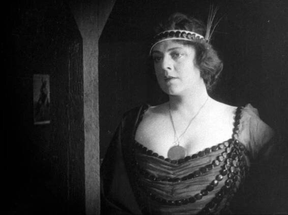 Ethel_B_WHITE_RAVEN_01