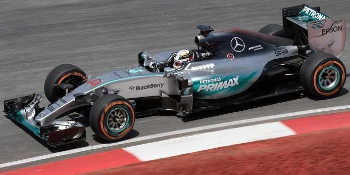 Soubor:Lewis Hamilton 2015 Malaysia FP2 1.jpg – Wikipedie
