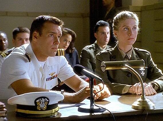 JAG - Vojenský soud se Sandrou Gilbertovou - Z filmu - David James Elliott, Anne-Marie Johnson, Elizabeth Mitchell