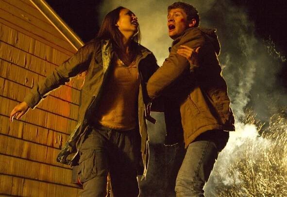 Mega bouře - Z filmu - Luisa D'Oliveira, Brett Dier