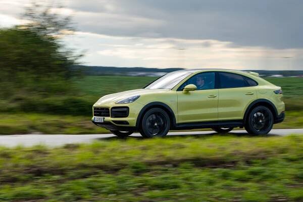 Porsche Cayenne před 21 lety předběhlo dobu. Dodnes je ideálním luxusním SUV pro milovníky značky