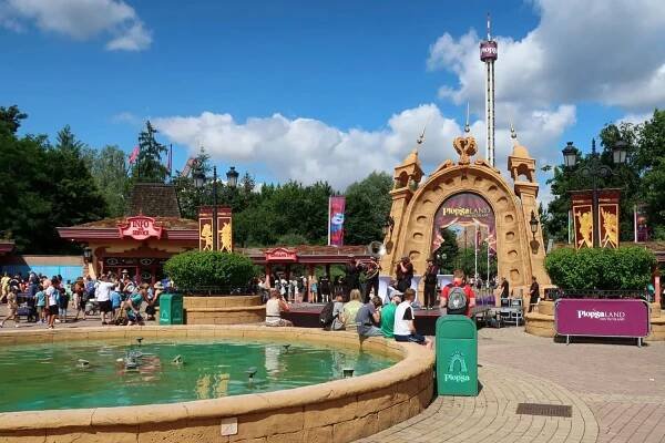 Report: Smurfing out Die Schlümpfe Abenteuer at Plopsaland Deutschland 4