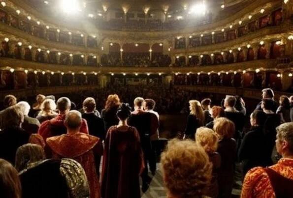 Jak blízko je opera v Česku od okraje propasti? Co s tím?