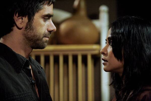 Pohotovost - Žádná tajemství mi nepříkej - Z filmu - John Stamos, Parminder Nagra