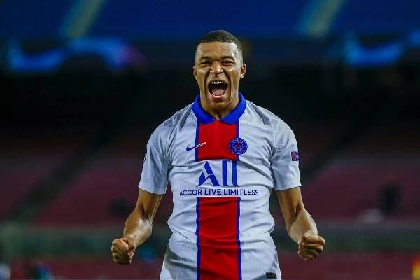 V Globe Soccer Awards předstihl Lewandowského Mbappé