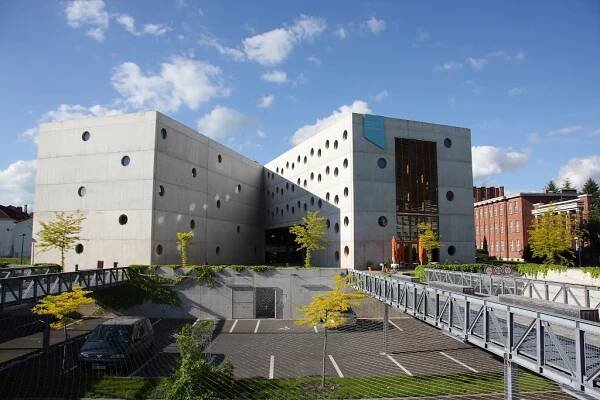 Hradec Králové Studijní a vědecká knihovna