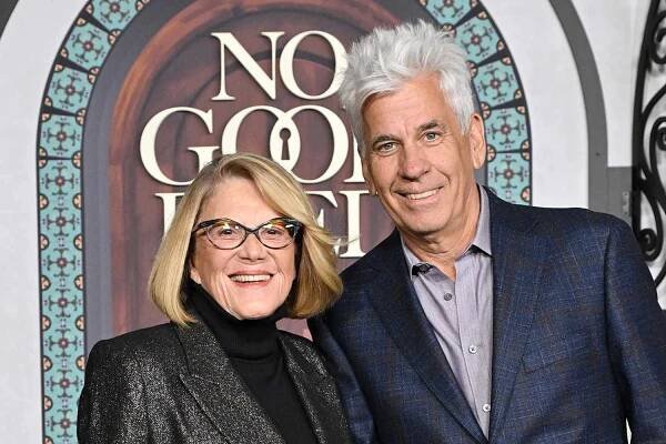 Linda Lavin and Steve Bakunas attend the Premiere of Netflix's 