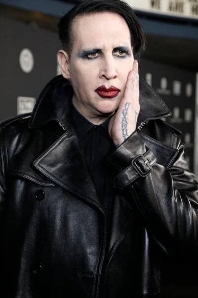 Obviněný Marilyn Manson prodává třípodlažní vilu: Krvavé závěsy a černobílá kostka!